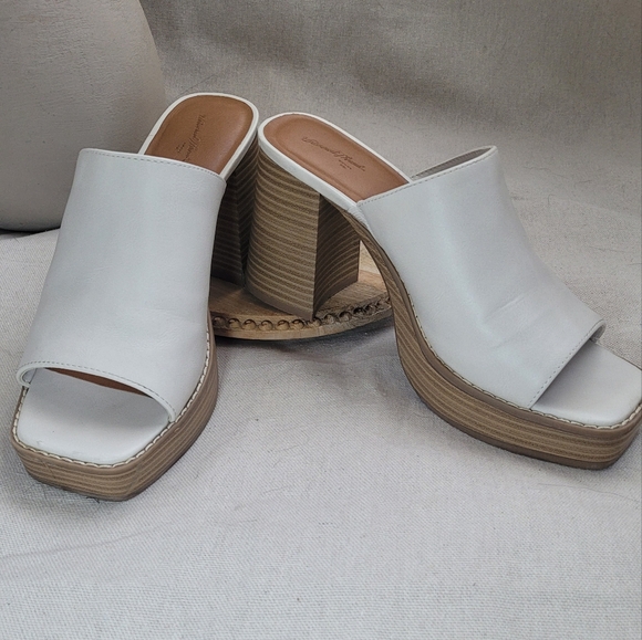 Universal Thread White Platform Block Heel Size 9.5 - Picture 2 of 6